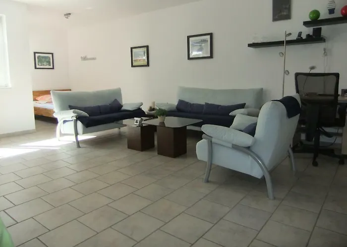 Beautiful Im Zentrum Von Appartamento Sankt Augustin